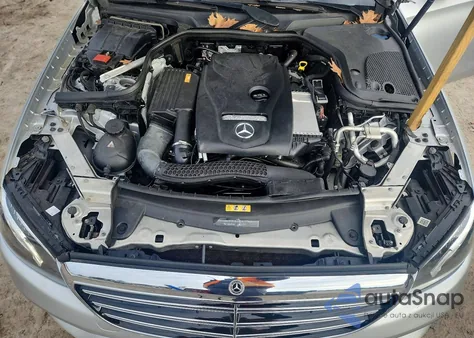 2017 Mercedes-Benz E 300 4Matic z USA, uszkodzony, nr VIN WDDZF4KBXHA215313